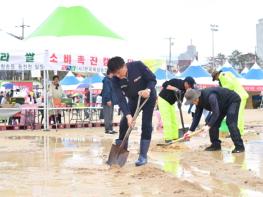 [포토뉴스] 대한민국 대표축제 '청송사과축제' 가을비에도 성황 기사 이미지