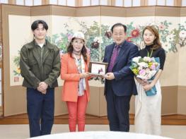 한국화의 거장 ‘김영화 화백’ 문경시 홍보대사 위촉 기사 이미지