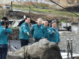 유인촌 문체부장관 영덕 산불피해 현장 방문... 경북도 국비 조기지원 건의 기사 이미지