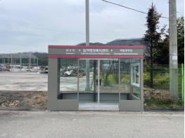 안동시, 산불 피해 시내버스 승강장 신속 복구 및  선진 이동 주택단지 임시 승강장 설치 완료 기사 이미지