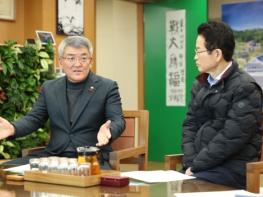 김학동 예천군수, 이철우 경북도지사와 면담 가져 기사 이미지