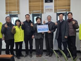 영양군 입암면 건강마을위원회, 바자회 수익금 205만원 선바위장학회에 전달 기사 이미지