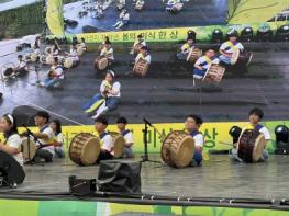 영양군공립형지역아동센터, 영양산나물축제에서 풍물 공연 선보여 기사 이미지