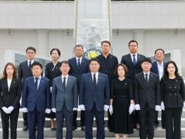 제10대 영주시의회, 개원 맞아 충혼탑 참배로 책임있는 의정활동 다짐 기사 이미지